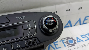 Kia Sorento 19-20 auto climate control, dual zone control for 3rd row, chrome chipped, broken mount