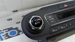 Kia Sorento 19-20 auto climate control, dual zone control for 3rd row, chrome chipped, broken mount
