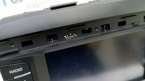 Kia Sorento 19-19 radio tape recorder guide broken