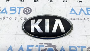 Kia Sorento 16-20 tailgate emblem scratches