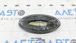 Kia Sorento 16-20 tailgate emblem scratches