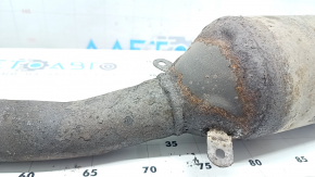 The Subaru Outback 15-18 exhaust pipe with catalytic converter is rusty.
