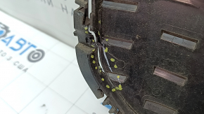 The lower grille of the front bumper of the Jeep Grand Cherokee WL 21-25 long is broken.