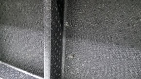 The central trunk tray of the Kia Niro 17-22 HEV is dented.