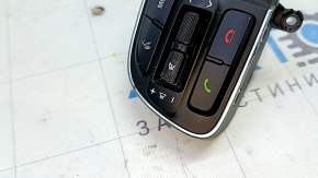 The steering wheel control buttons on the left Kia Niro 17-19 HEV and PHEV are worn out.