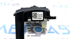 The steering wheel control buttons on the right Kia Niro 17-22 HEV, PHEV for cruise control, for adaptive steering, are worn.