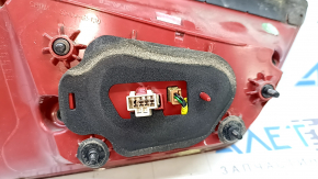 Kia Niro 17-20 LED right interior tailgate light, scratched