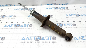 The rear right shock absorber of a Subaru Outback 15-17 is rusty.