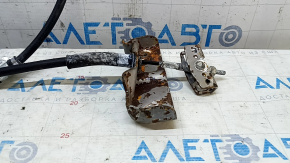 The central handbrake cable for a Kia Sorento 16-20 is rusty.