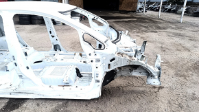 Front right quarter panel of a Nissan Leaf 18-19 on a white body QAK