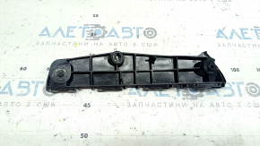 The right front bumper mount for a Toyota Prius 50 16-22 is broken.