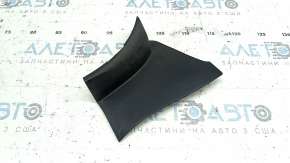 The rear right outer wing light cover for a Toyota Prius 50 16-18 has a broken mount.