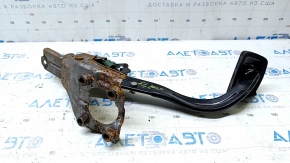 Kia Sorento 19-20 brake pedal bracket rusty