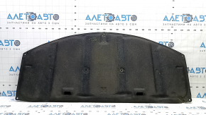 The hood insulation on a Toyota Camry V55 2015-2017 is torn.