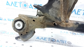 The rear subframe of a 1919 Subaru Outback is rusty.