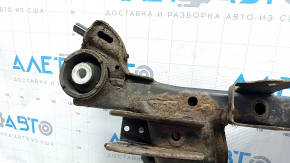 The rear subframe of a 1919 Subaru Outback is rusty.