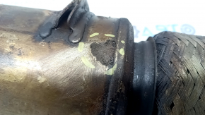 The BMW X5 F15 14-18 N55 catalytic converter is rusty, the bolts are broken, and the mesh is torn.