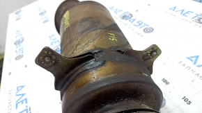 The BMW X5 F15 14-18 N55 catalytic converter is rusty, the bolts are broken, and the mesh is torn.
