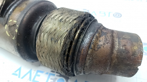 The BMW X5 F15 14-18 N55 catalytic converter is rusty, the bolts are broken, and the mesh is torn.