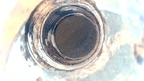 The BMW X5 F15 14-18 N55 catalytic converter is rusty, the bolts are broken, and the mesh is torn.