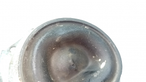 The left engine mount of a BMW X5 F15 14-18 N55 is rusty and cracked.
