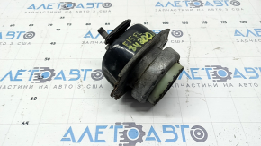 The left engine mount of a BMW X5 F15 14-18 N55 is rusty and cracked.