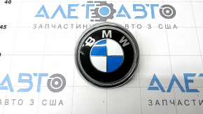 The paint on the BMW X5 F15 14-18 trunk lid emblem is blistering.