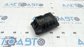 The front left jack stand for a BMW X5 F15 14-18 is dented.