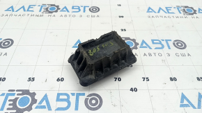 The front left jack stand for a BMW X5 F15 14-18 is dented.