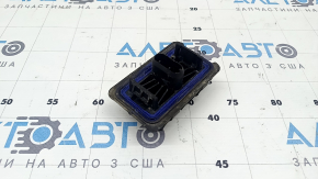 The front left jack stand for a BMW X5 F15 14-18 is dented.