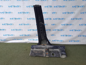 The center left body pillar of a Honda CRV 17-22 has been cut off.