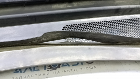 Plastic windshield wiper grille for Volvo XC60 18-25, seal peeling off