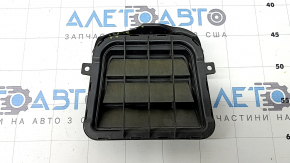 The right ventilation shield of the Audi A4 B8 08-16 is broken, the rear part is missing