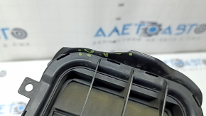 The right ventilation shield of the Audi A4 B8 08-16 is broken, the rear part is missing
