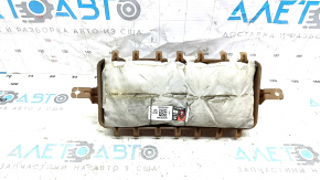 The passenger airbag in the dashboard of a 2017-2018 Nissan Murano z52 is rusty.