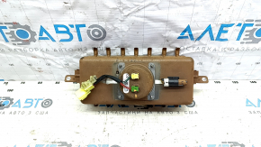 The passenger airbag in the dashboard of a 2017-2018 Nissan Murano z52 is rusty.