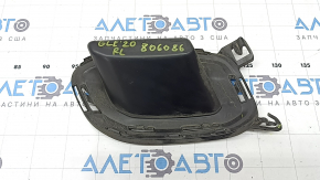The lower left rear bumper trim of the Mercedes W167 GLE 350 450 20-24 is broken.
