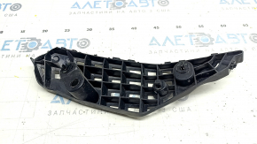 The right front bumper mount for a Toyota Highlander 20-25 has broken latches.