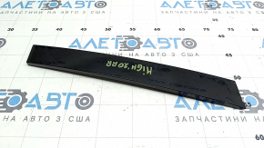 Toyota Highlander 20-25 rear right side door trim, broken mount, scratches