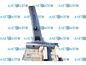 The central left body pillar of the Hyundai Sonata 15-19 was sawed off, the butts
