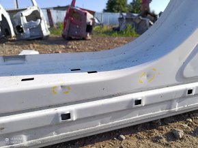 The central left body pillar of the Hyundai Sonata 15-19 was sawed off, the butts