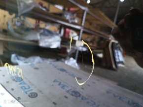 Tesla Model Y 20-25 panoramic roof glass has air along the edge and scratches