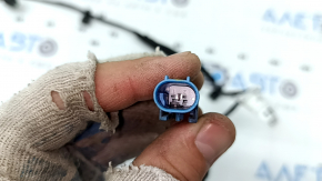 The wiring for the right threshold light on a Mercedes W167 GLE 350 450 20-23 is broken.