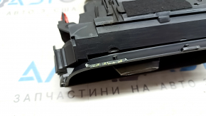 The right front air duct deflector of the Toyota Highlander 20-25 has a broken mount.