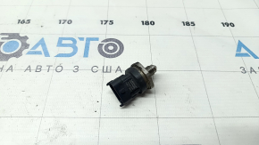 Kia Sportage 17-22 fuel pressure sensor on the fuel rail