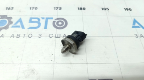 Kia Sportage 17-22 fuel pressure sensor on the fuel rail