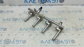 Volvo XC60 22-25 B5 fuel rail with sensor