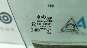 Kia Sportage 17-22 front right door glass scratched