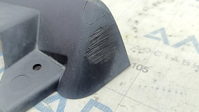 The front right mudguard liner for a Toyota Highlander 20-25 has some wear.