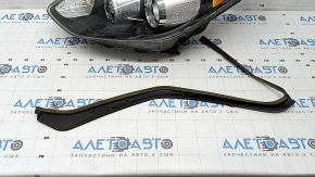 Left front headlight for Kia Sportage 17-19 FWD, halogen, needs polishing, cracked paint, peeling seal